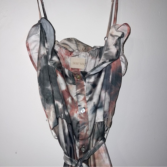 NEW SUKISO JULIET HIGH TO LOW DRESS EARTH TIE-DYE MEDIUM - Picture 4 of 6
